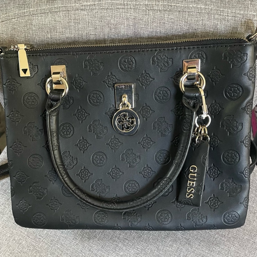 Guess Ninnette Status Satchel in Black